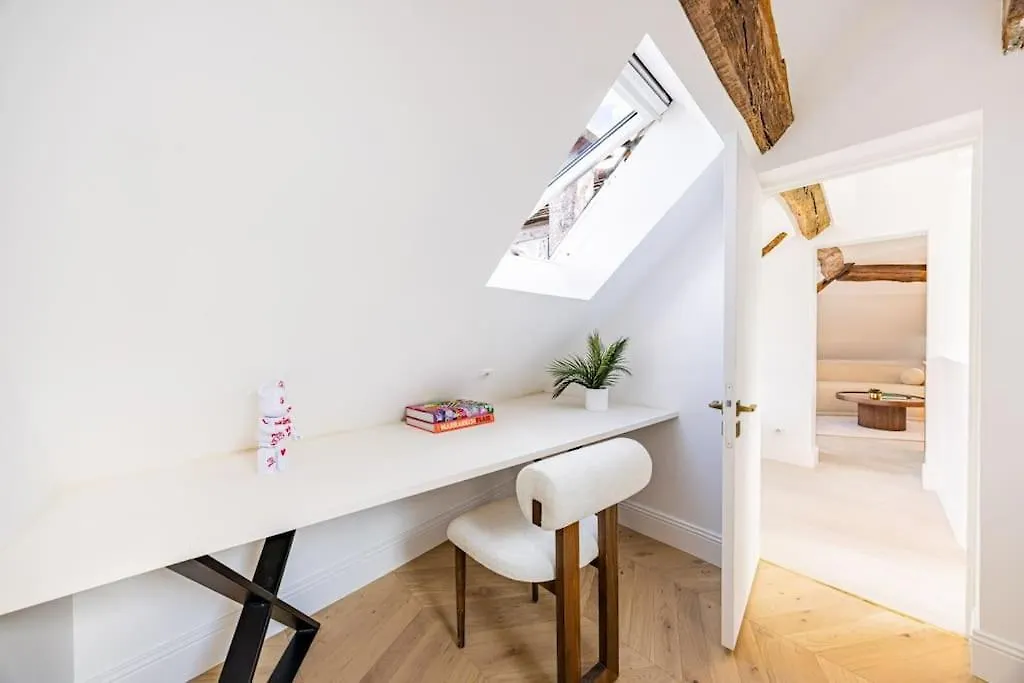 Apartment 3 Bedrooms Sacree Coeur Place Du Tertre Montmartre Paris
